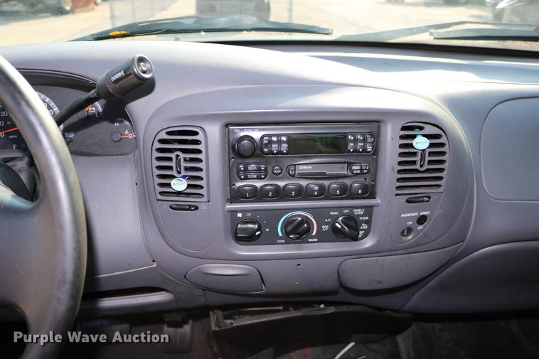 image for item DD0112 2004 Ford F150 SuperCab pickup truck