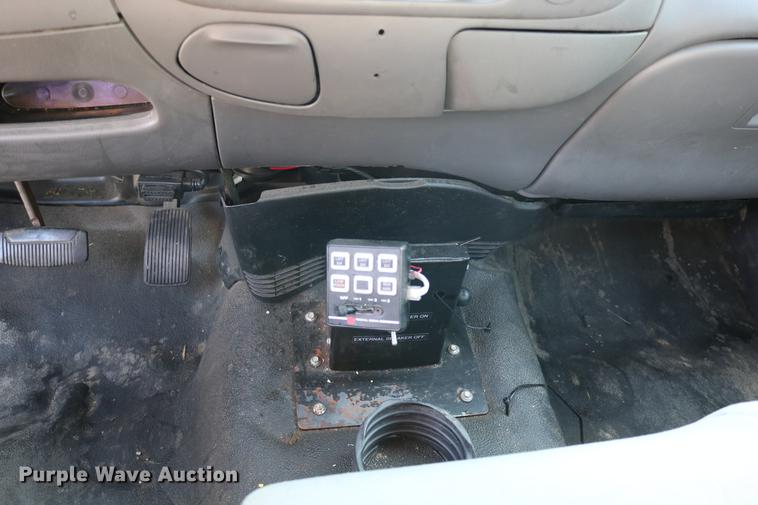 image for item DD0112 2004 Ford F150 SuperCab pickup truck