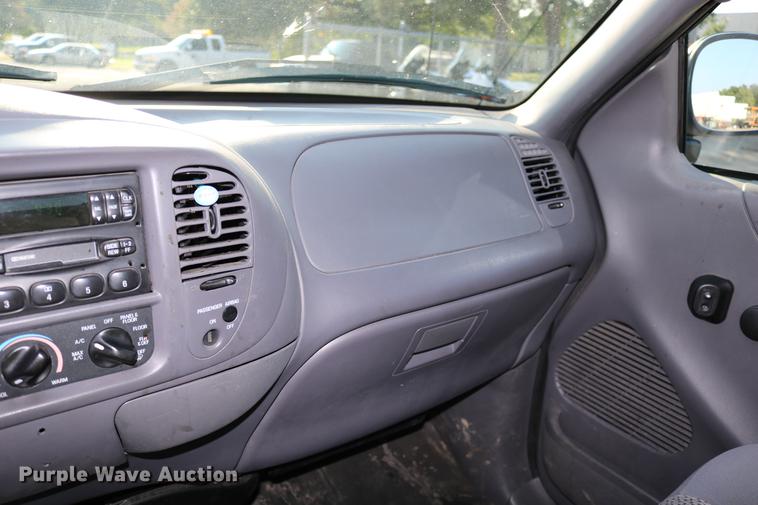 image for item DD0112 2004 Ford F150 SuperCab pickup truck