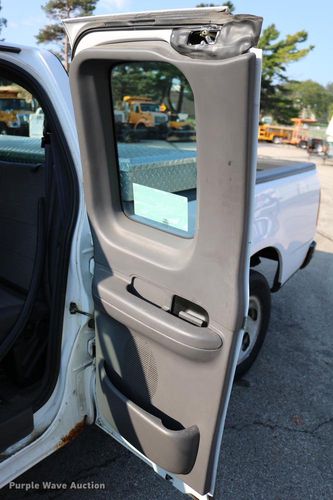 image for item DD0112 2004 Ford F150 SuperCab pickup truck