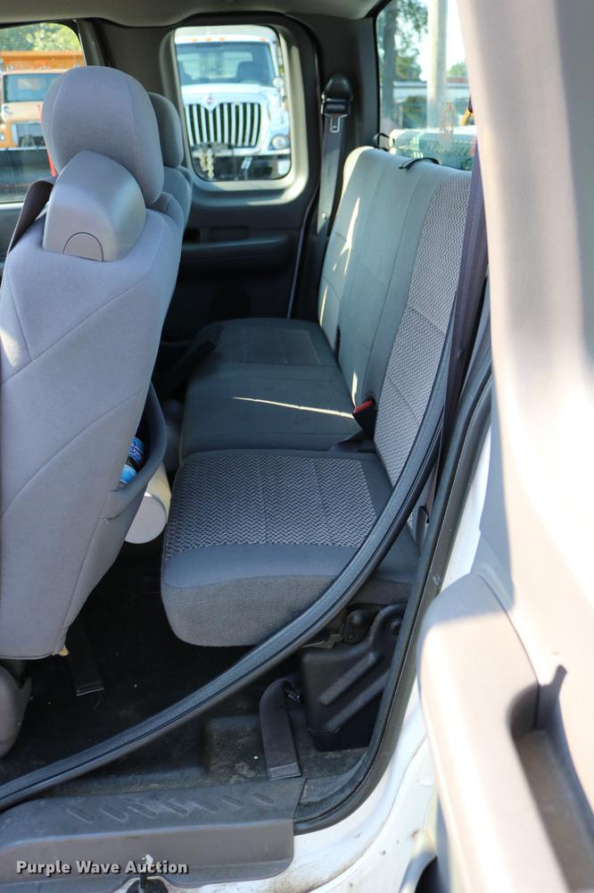 image for item DD0112 2004 Ford F150 SuperCab pickup truck