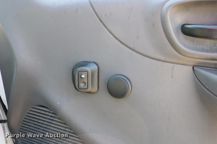 image for item DD0112 2004 Ford F150 SuperCab pickup truck