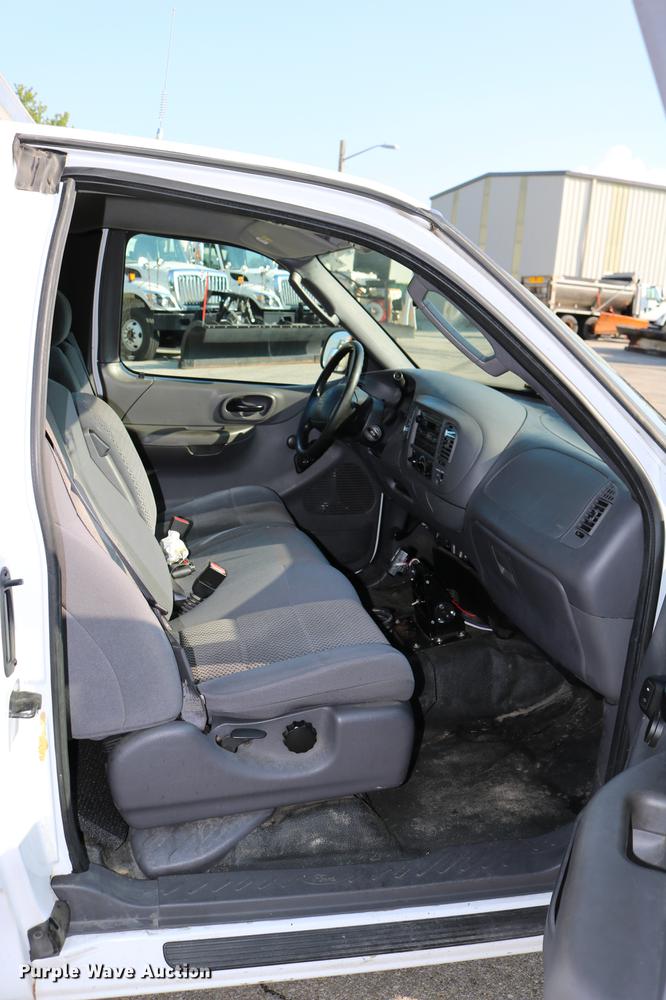 image for item DD0112 2004 Ford F150 SuperCab pickup truck