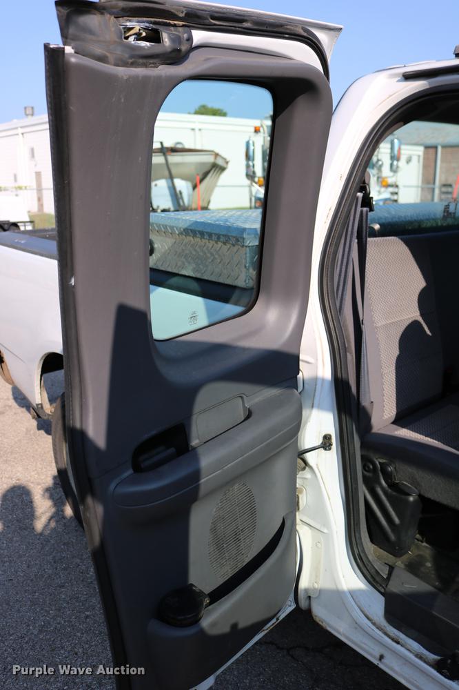 image for item DD0112 2004 Ford F150 SuperCab pickup truck