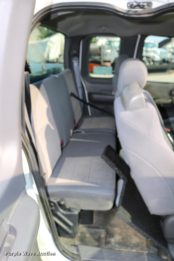 image for item DD0112 2004 Ford F150 SuperCab pickup truck