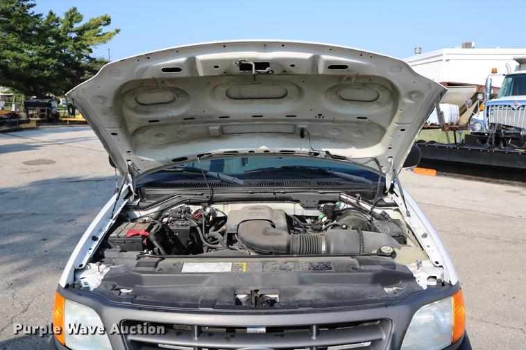 image for item DD0112 2004 Ford F150 SuperCab pickup truck