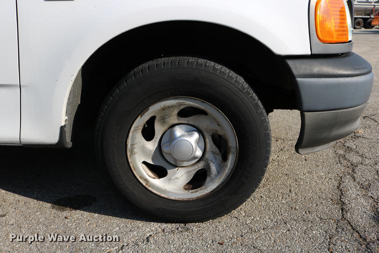 image for item DD0112 2004 Ford F150 SuperCab pickup truck