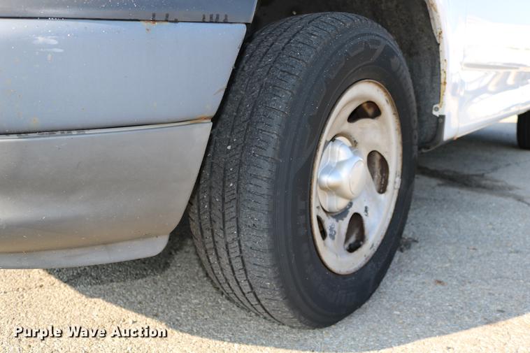 image for item DD0112 2004 Ford F150 SuperCab pickup truck