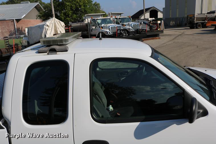 image for item DD0112 2004 Ford F150 SuperCab pickup truck