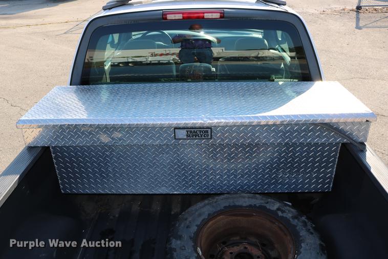 image for item DD0112 2004 Ford F150 SuperCab pickup truck