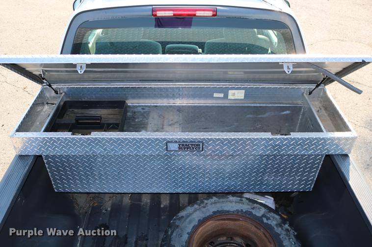 image for item DD0112 2004 Ford F150 SuperCab pickup truck