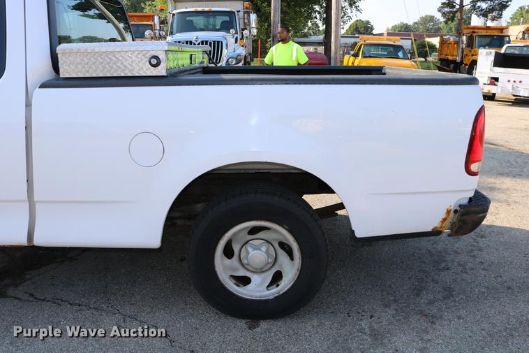 image for item DD0112 2004 Ford F150 SuperCab pickup truck