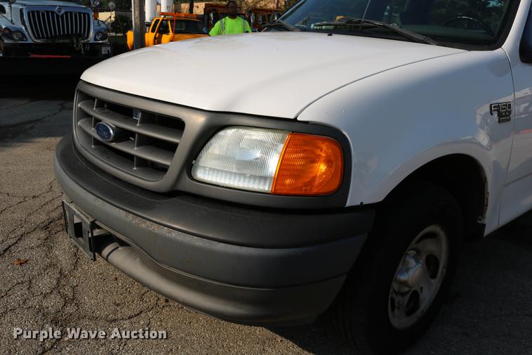 image for item DD0112 2004 Ford F150 SuperCab pickup truck
