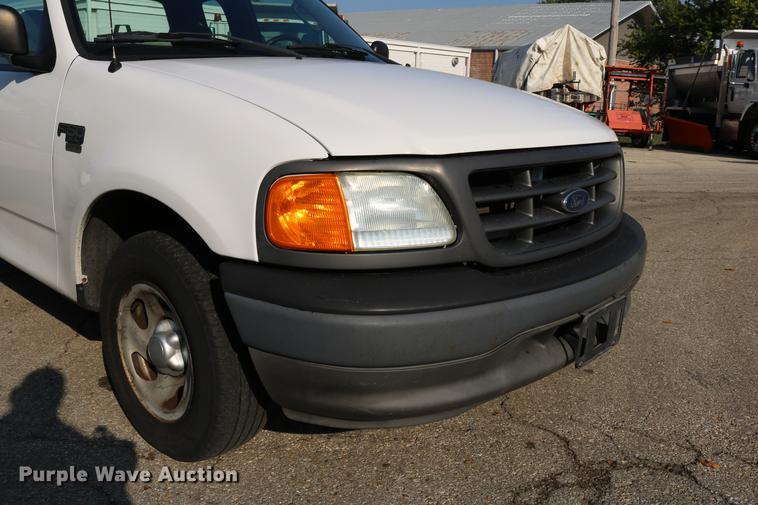 image for item DD0112 2004 Ford F150 SuperCab pickup truck