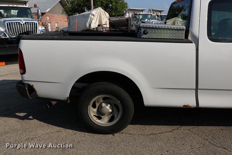 image for item DD0112 2004 Ford F150 SuperCab pickup truck