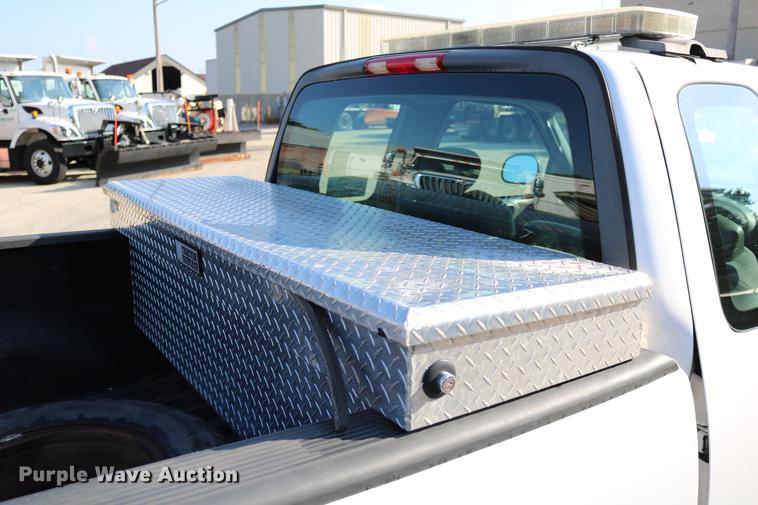 image for item DD0112 2004 Ford F150 SuperCab pickup truck