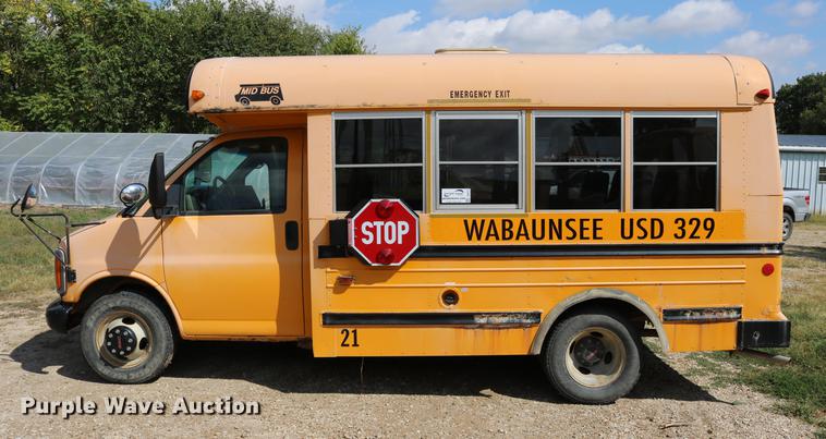 image for item DD0115 1997 GMC Savana G3500 school bus