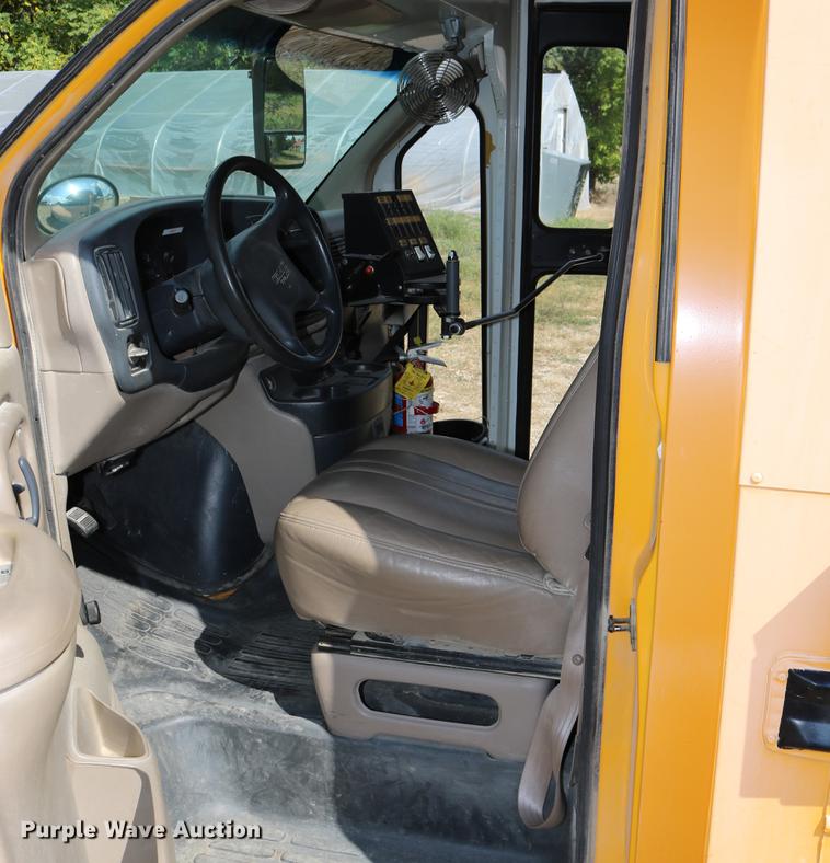 image for item DD0115 1997 GMC Savana G3500 school bus