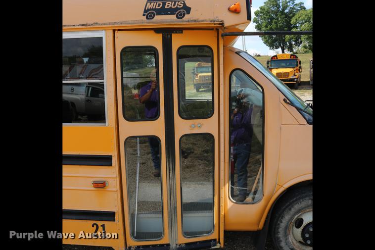 image for item DD0115 1997 GMC Savana G3500 school bus