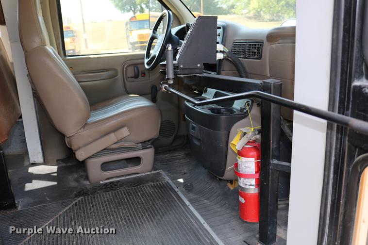 image for item DD0115 1997 GMC Savana G3500 school bus