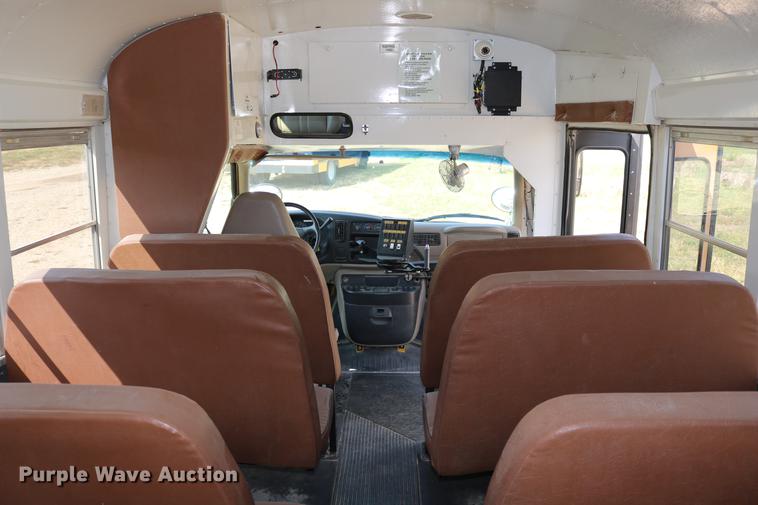 image for item DD0115 1997 GMC Savana G3500 school bus