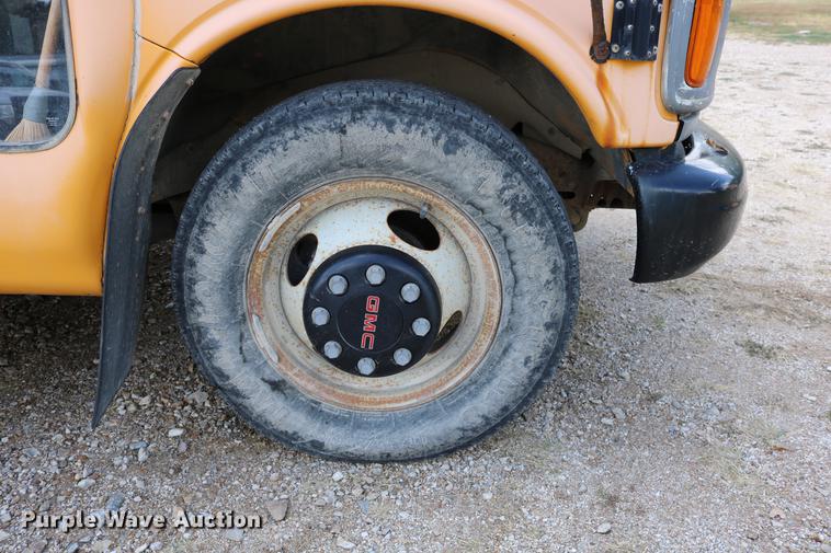 image for item DD0115 1997 GMC Savana G3500 school bus