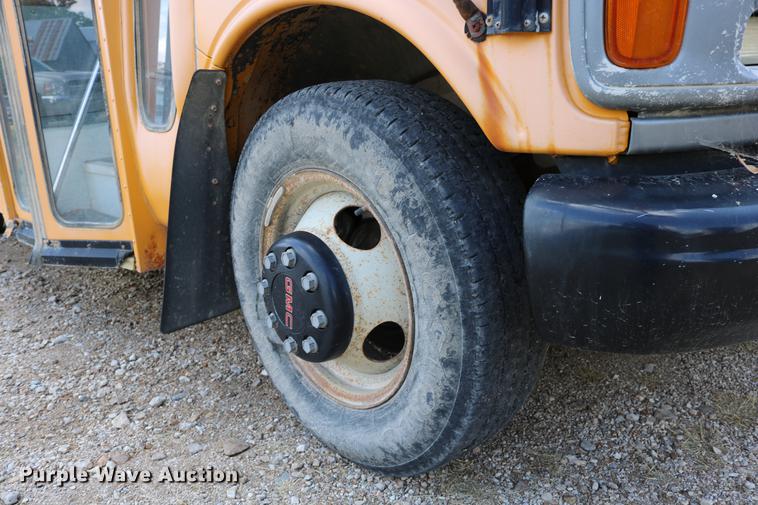 image for item DD0115 1997 GMC Savana G3500 school bus