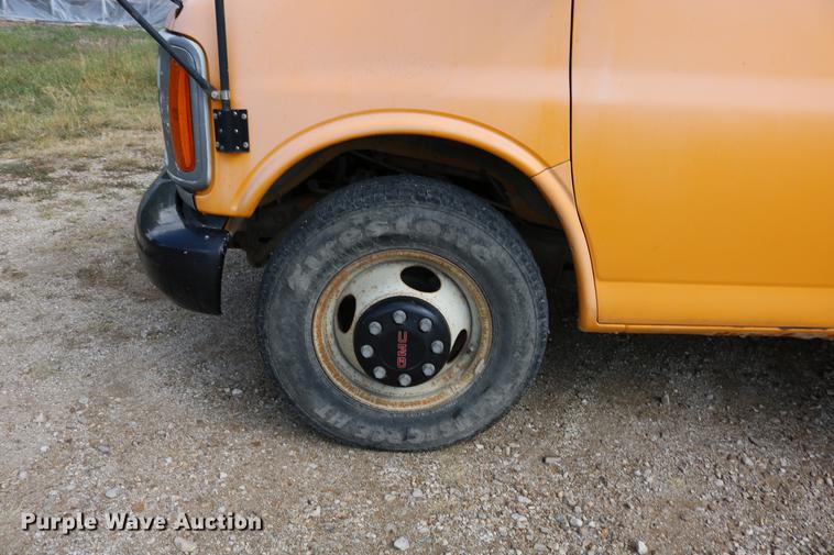 image for item DD0115 1997 GMC Savana G3500 school bus