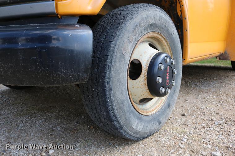 image for item DD0115 1997 GMC Savana G3500 school bus