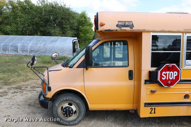 image for item DD0115 1997 GMC Savana G3500 school bus