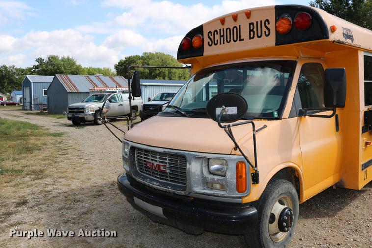 image for item DD0115 1997 GMC Savana G3500 school bus