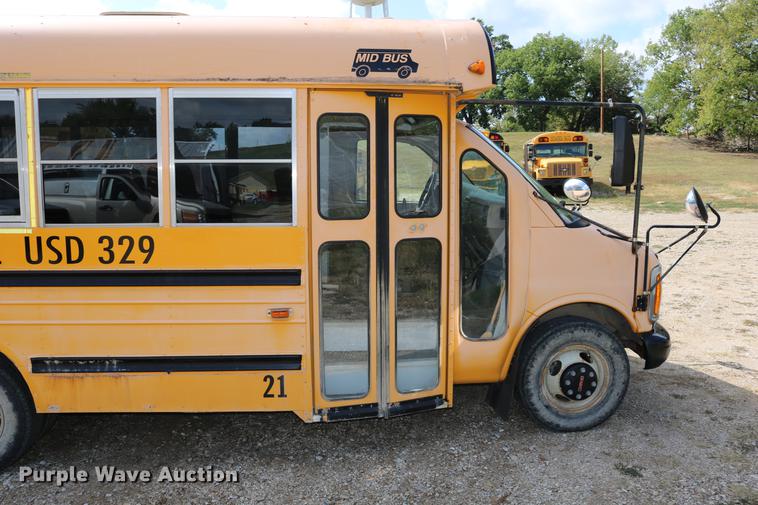 image for item DD0115 1997 GMC Savana G3500 school bus