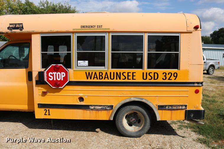 image for item DD0115 1997 GMC Savana G3500 school bus