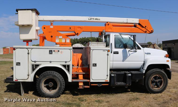 image for item DD0127 1992 GMC TopKick bucket truck