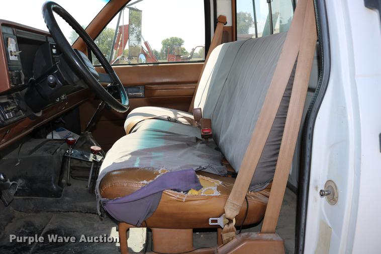 image for item DD0127 1992 GMC TopKick bucket truck