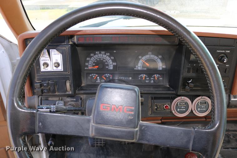 image for item DD0127 1992 GMC TopKick bucket truck