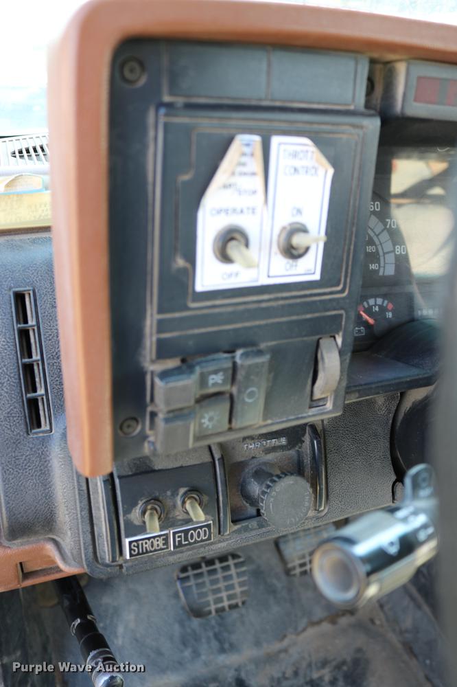 image for item DD0127 1992 GMC TopKick bucket truck