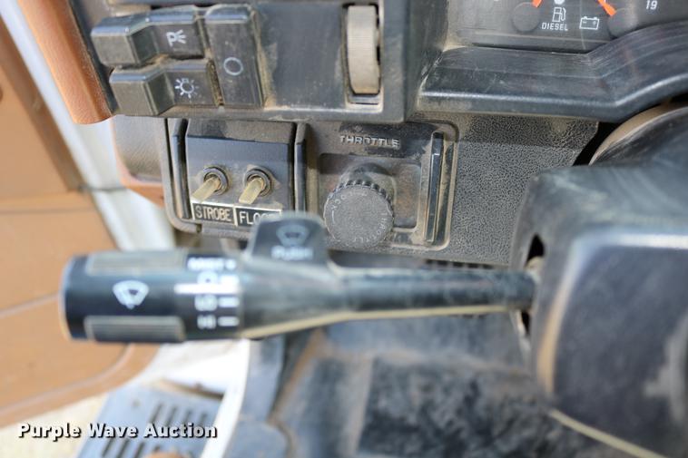 image for item DD0127 1992 GMC TopKick bucket truck