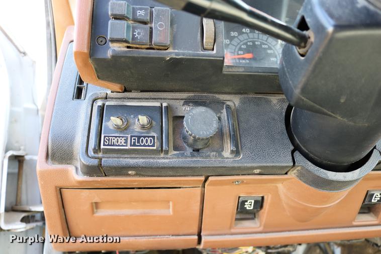 image for item DD0127 1992 GMC TopKick bucket truck