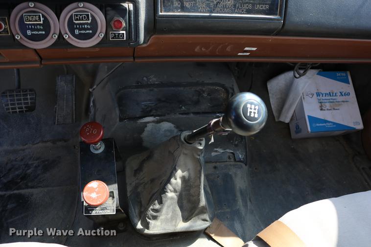 image for item DD0127 1992 GMC TopKick bucket truck