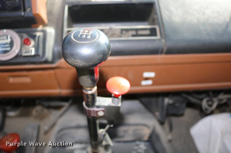 image for item DD0127 1992 GMC TopKick bucket truck