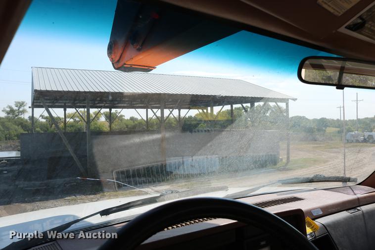 image for item DD0127 1992 GMC TopKick bucket truck