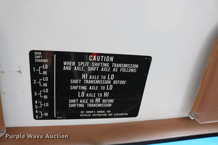 image for item DD0127 1992 GMC TopKick bucket truck