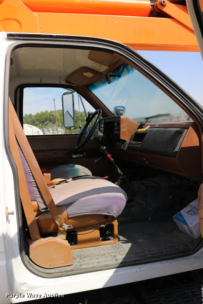 image for item DD0127 1992 GMC TopKick bucket truck