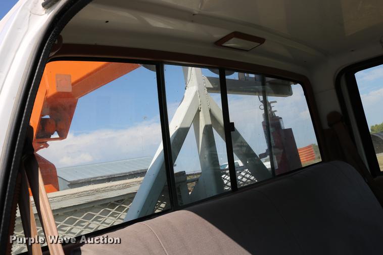 image for item DD0127 1992 GMC TopKick bucket truck