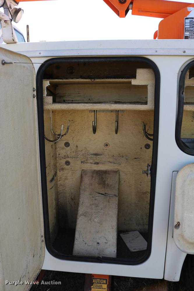 image for item DD0127 1992 GMC TopKick bucket truck