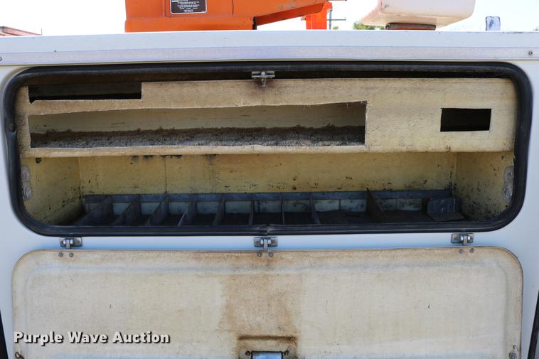 image for item DD0127 1992 GMC TopKick bucket truck