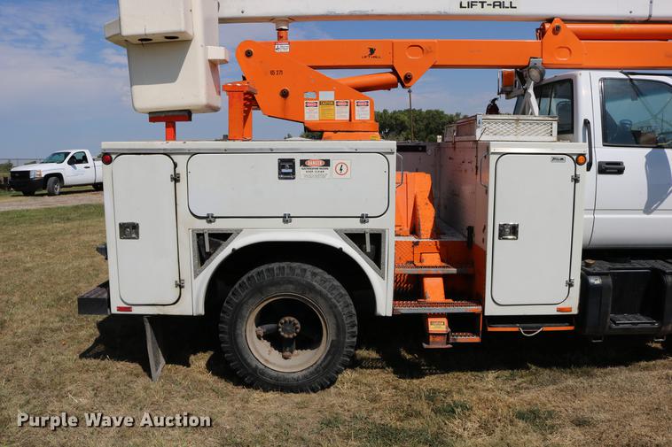 image for item DD0127 1992 GMC TopKick bucket truck