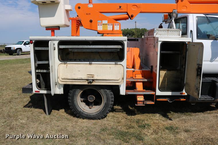 image for item DD0127 1992 GMC TopKick bucket truck