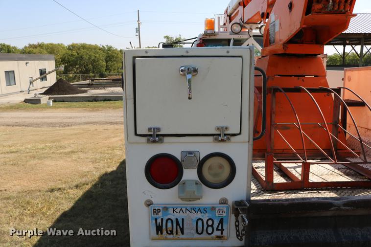 image for item DD0127 1992 GMC TopKick bucket truck